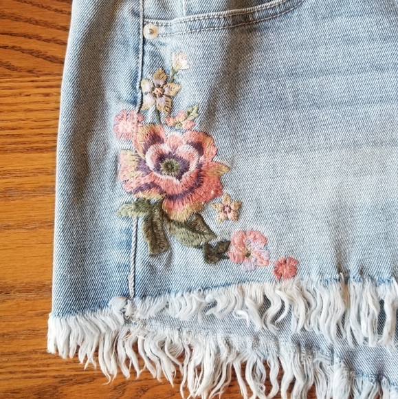 Mossimo High Rise Short - Picture 4 of 5